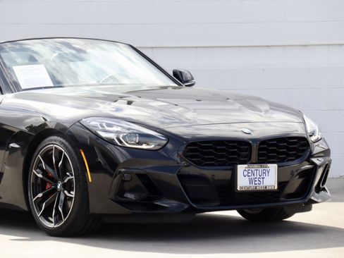 Used 2025 BMW Z4 M40i w/ Premium Package image 2