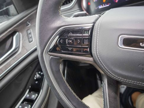 Used 2022 Jeep Grand Cherokee Overland w/ Luxury Tech Group IV image 26