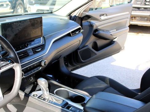 Used 2023 Nissan Altima 2.5 SV w/ SV Premium Package FWD image 16