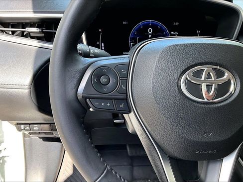 Used 2023 Toyota Corolla Cross XLE w/ Convenience Package FWD image 10