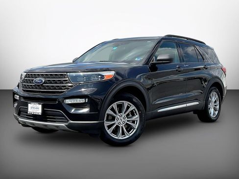 Certified 2020 Ford Explorer XLT w/ Equipment Group 202A AWD/4WD image 3