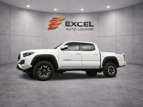 Used 2023 Toyota Tacoma TRD Off-Road w/ Technology Package AWD/4WD image 37