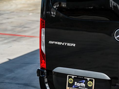 Used 2023 Mercedes-Benz Sprinter 3500 image 29