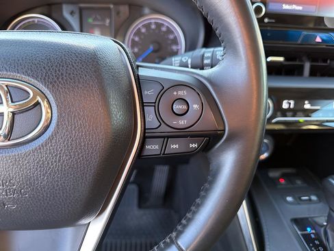 Used 2021 Toyota Venza Limited image 31