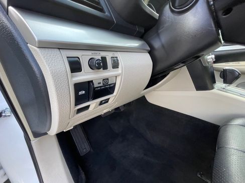 Used 2013 Subaru Outback 2.5i Premium w/ All-Weather Pkg AWD/4WD image 14