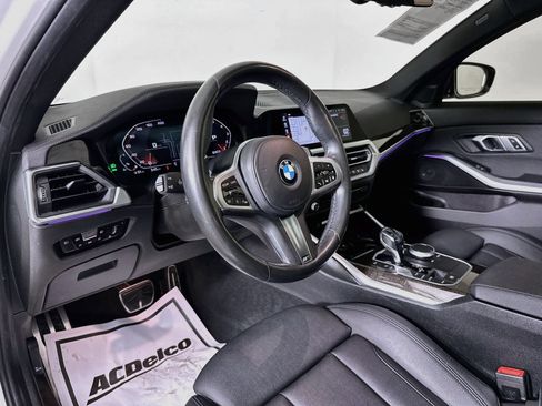 Used 2021 BMW 330i Sedan w/ M Sport Package RWD image 9
