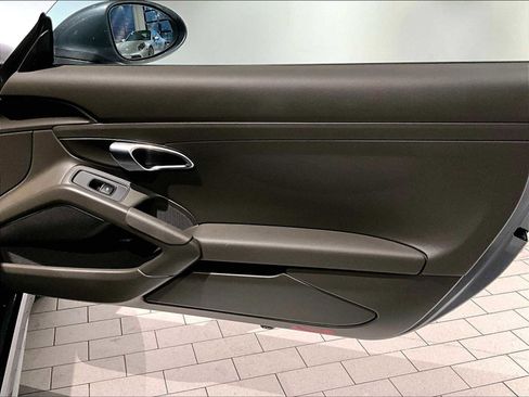 Used 2025 Porsche 718 Cayman w/ Premium Package image 27