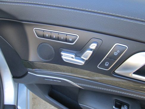 Used 2015 Mercedes-Benz SL 550 image 21