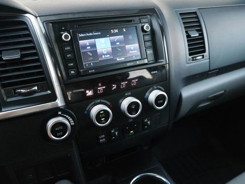 Used 2018 Toyota Sequoia Limited image 40