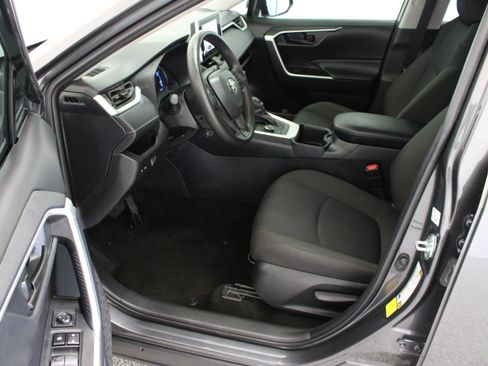 Used 2025 Toyota RAV4 LE AWD/4WD image 14