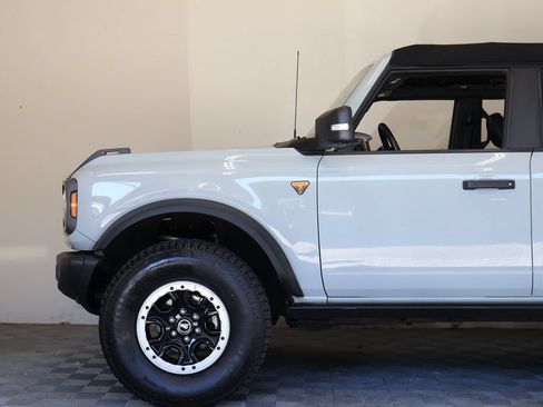 Used 2022 Ford Bronco Badlands AWD/4WD image 8