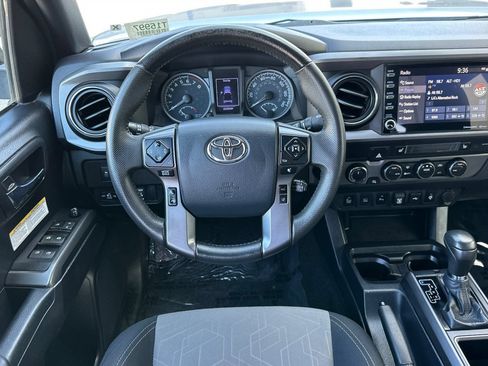 Used 2020 Toyota Tacoma TRD Off-Road w/ Technology Package AWD/4WD image 17