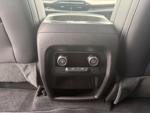 Used 2025 Buick Enclave Preferred FWD image 22