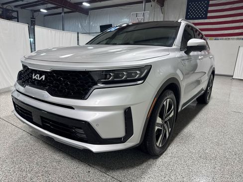 Used 2022 Kia Sorento SX Prestige w/ Panoramic Sunroof Package AWD/4WD image 4