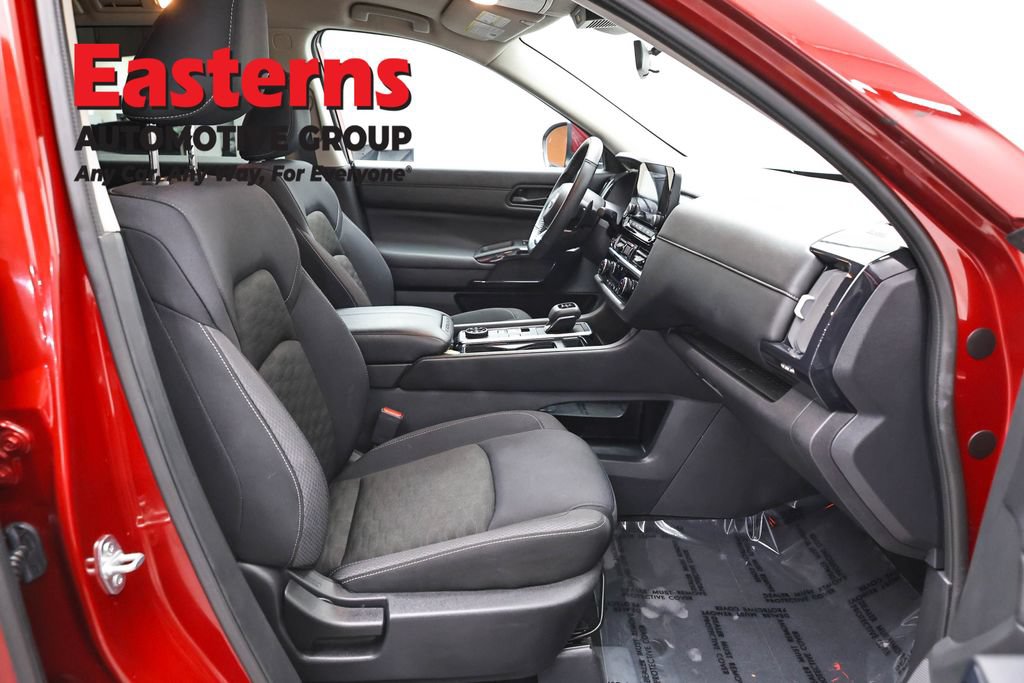Used 2024 Nissan Pathfinder SV AWD/4WD image 26