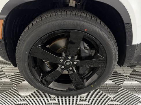 Used 2024 Land Rover Defender 130 X-Dynamic SE image 10