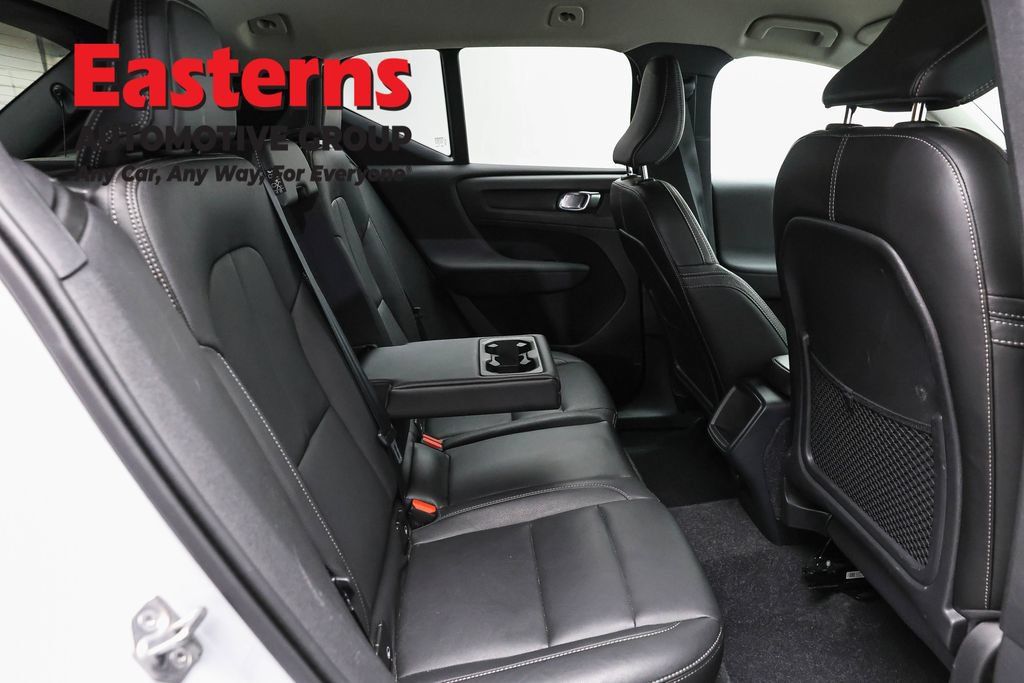 Used 2021 Volvo XC40 T4 Momentum FWD image 24