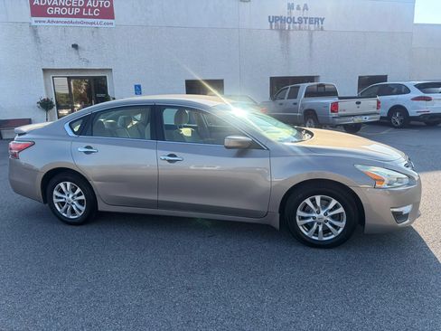 Used 2014 Nissan Altima 2.5 S w/ Sport Value Package FWD image 7