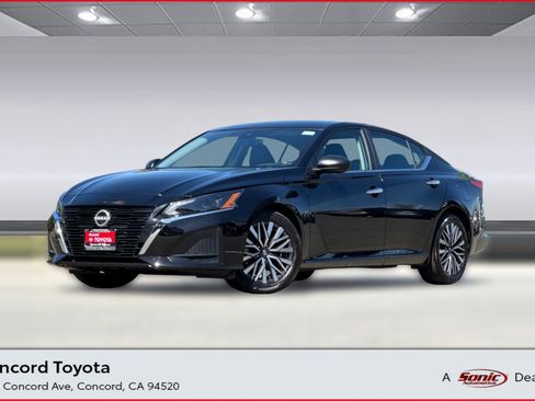 Used 2025 Nissan Altima 2.5 SV FWD image 1