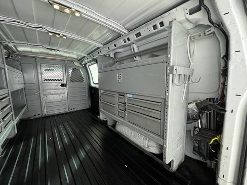 Used 2017 GMC Savana 2500 image 37