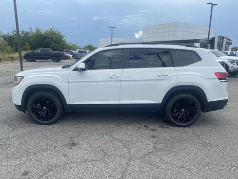 Used 2023 Volkswagen Atlas SE w/ Panoramic Sunroof Package image 2