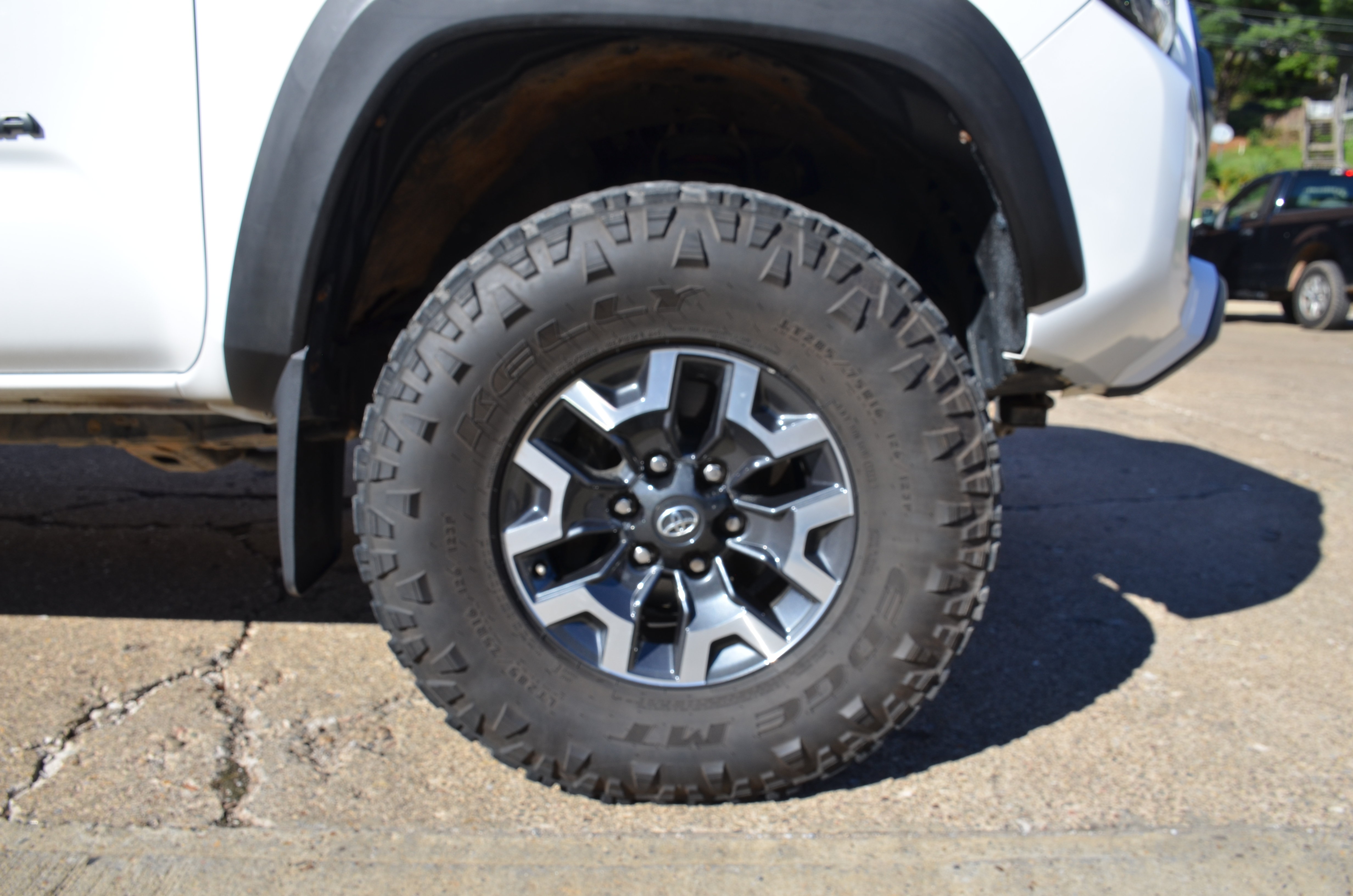 Used 2023 Toyota Tacoma TRD Off-Road w/ Technology Package AWD/4WD image 24