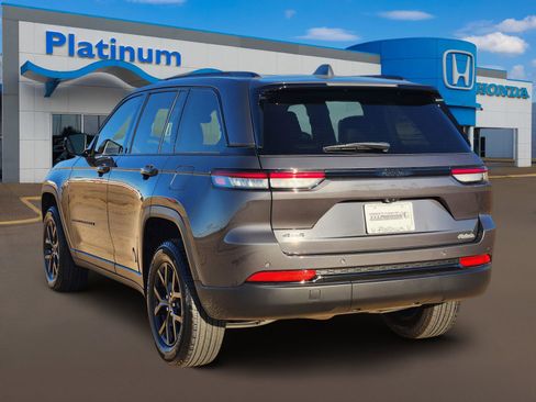 Used 2025 Jeep Grand Cherokee 4WD image 5