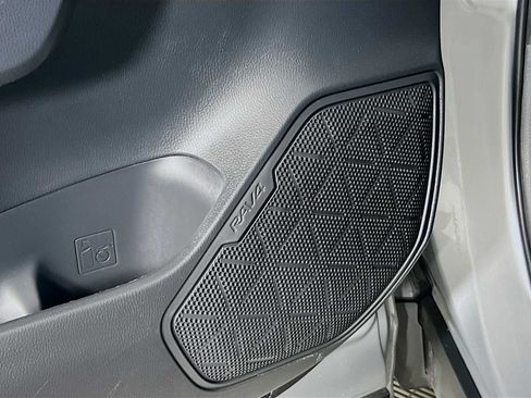 Used 2025 Toyota RAV4 XLE AWD/4WD image 18