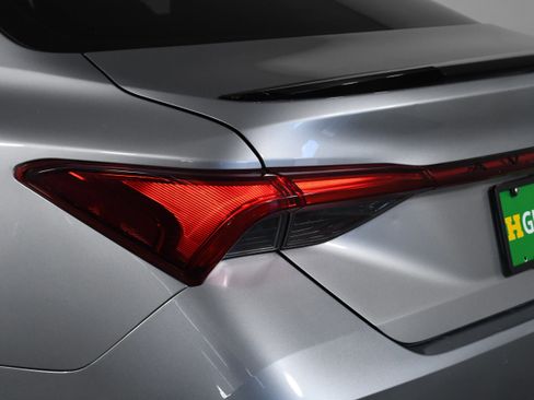 Used 2022 Toyota Avalon Touring w/ Advanced Safety Package image 32