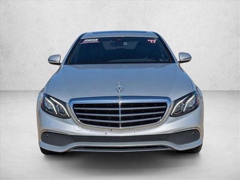 Used 2017 Mercedes-Benz E 300 4MATIC image 2