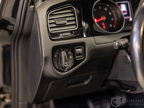 Used 2019 Volkswagen Golf S image 19