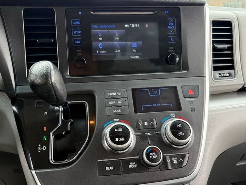 Used 2017 Toyota Sienna L FWD image 34