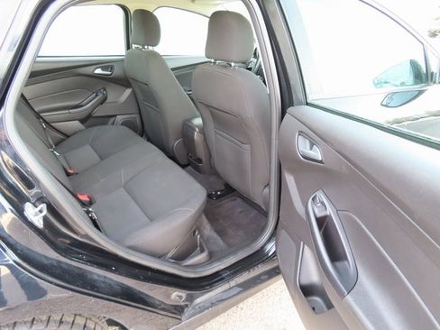 Used 2017 Ford Focus SE image 25