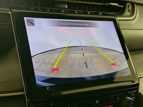 Used 2023 Jeep Grand Cherokee Limited w/ Black Appearance Package AWD/4WD image 23