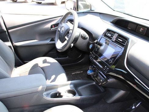 Used 2017 Toyota Prius Two FWD image 12