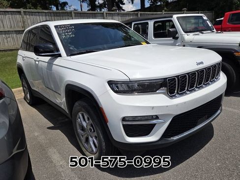 Used 2022 Jeep Grand Cherokee Limited AWD/4WD image 3