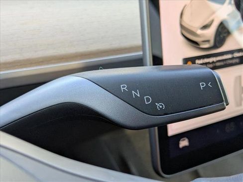 Used 2021 Tesla Model Y Long Range image 12