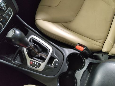 Used 2016 Jeep Cherokee Limited image 26