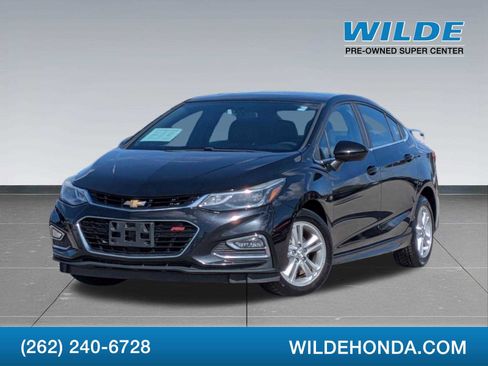 Used 2017 Chevrolet Cruze LT FWD image 1