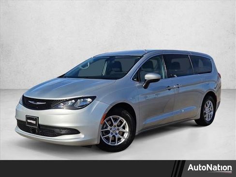 Used 2022 Chrysler Voyager LX image 1