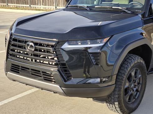 Certified 2025 Lexus GX 550 Overtrail image 10