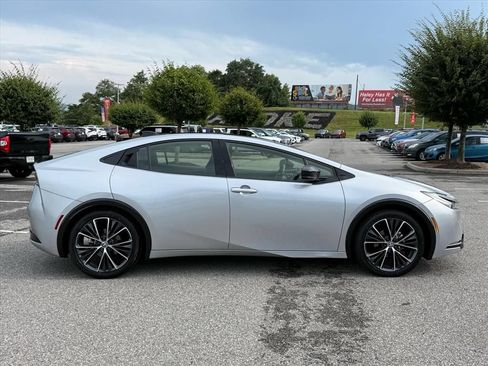 Certified 2024 Toyota Prius XLE FWD image 3