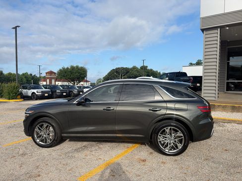 Used 2025 Genesis GV70 2.5T AWD/4WD image 8