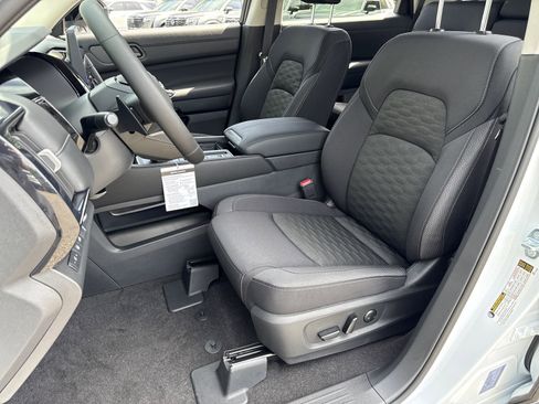 New 2026 Nissan Pathfinder SV w/ SV Premium Package FWD image 15