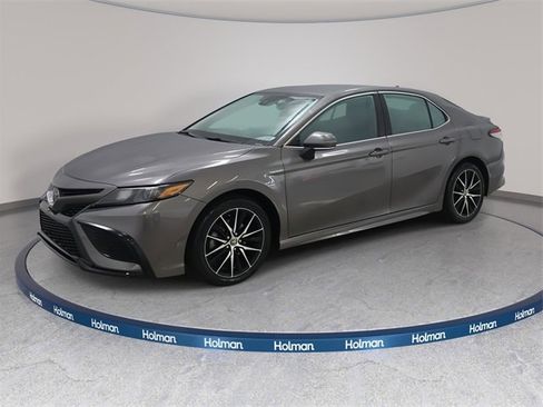 Certified 2024 Toyota Camry SE image 2