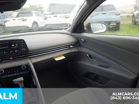 Certified 2025 Hyundai Elantra Sport image 17