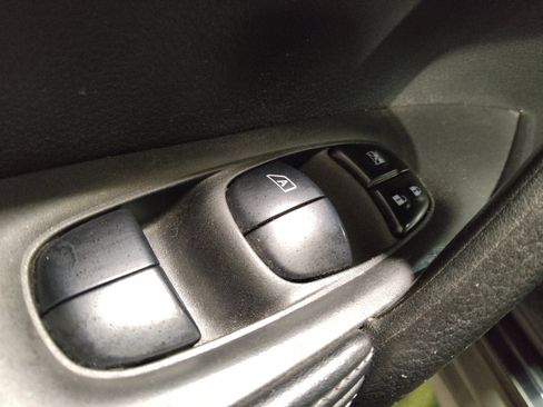 Used 2020 Nissan Rogue SV AWD/4WD image 27