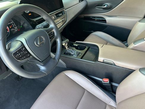 Used 2024 Lexus ES 350 w/ Premium Package image 4