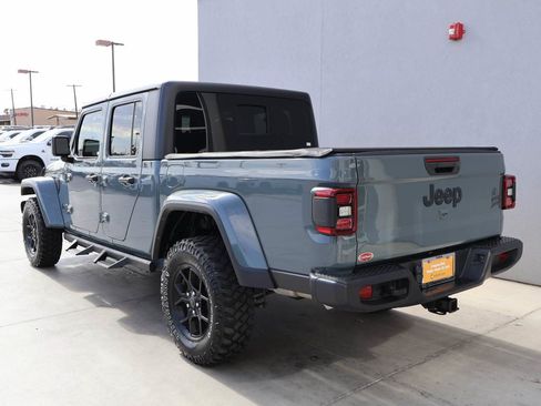 Used 2024 Jeep Gladiator Sport AWD/4WD image 3