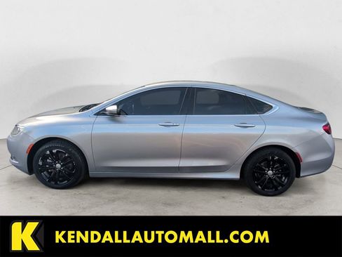 Used 2015 Chrysler 200 Limited w/ Convenience Group image 2